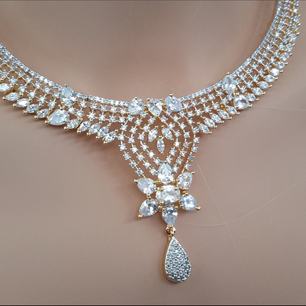 NWT Cubic Zirconia Flower Necklace Set